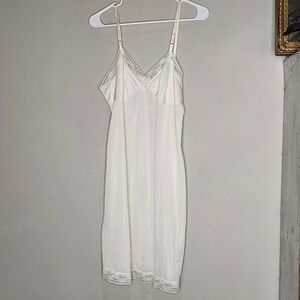 Vintage Vanity Fair Ivory Lace Trim Babydoll Slip Dress Lingerie‎ Size 36/42